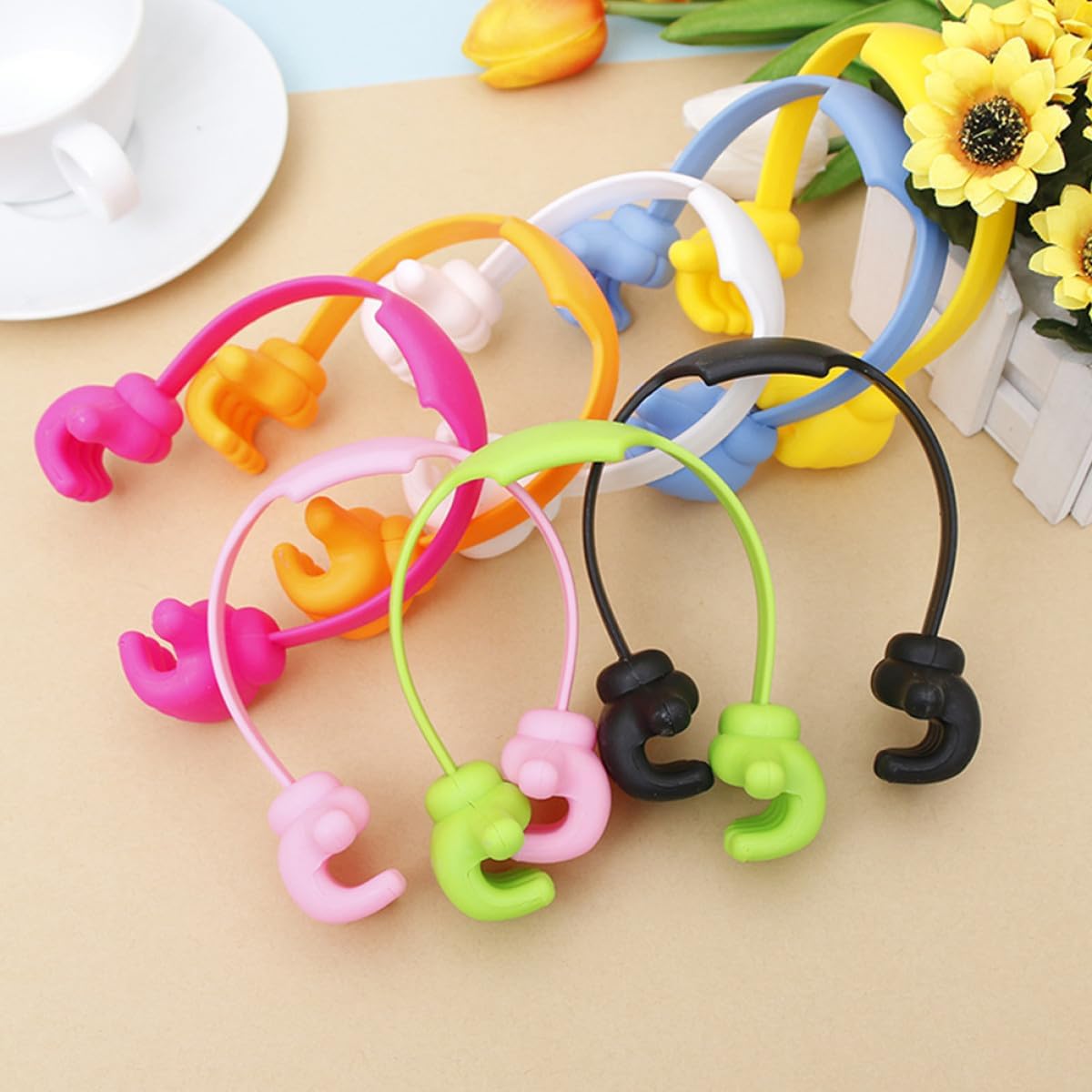 FONDOTIN 2pcs Thumb Gesture Phone Supports Creative Smartphone Brackets for Office and Home Use Black and Yellow Cell